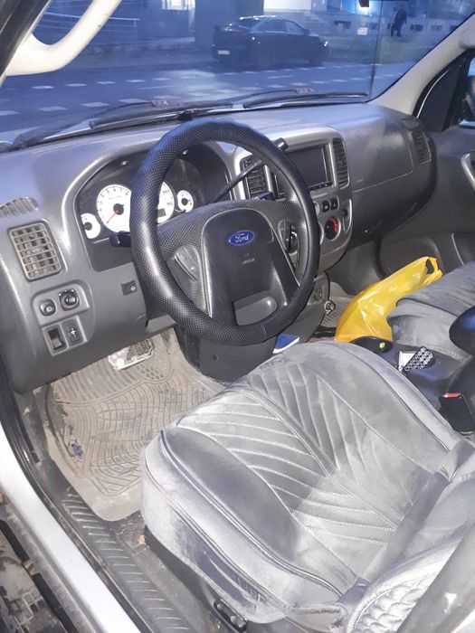 Автомобиль Форд Эскейп