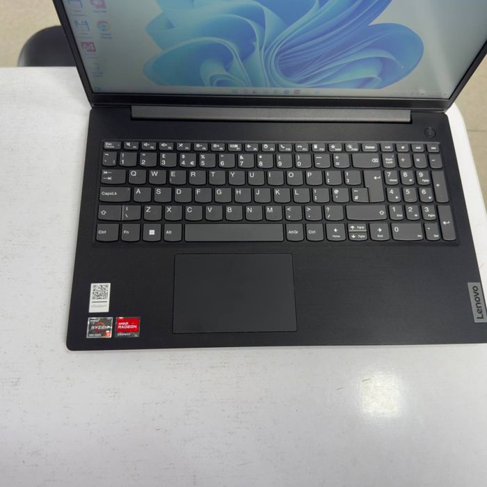 Lenovo AMD RYZEN 3 7320U 5500MHz ddr5 8/256 ssd holati ideal