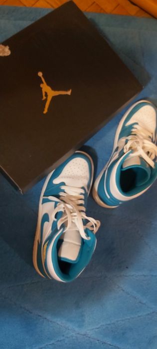 Nike Air Jordan 1 Mid,  43 номер, оригинал, купени в Нидерландия.