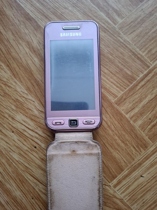 Три телефона ,нямат зарядно!