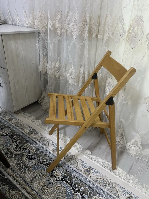 Стул складной из ореха .Куплена заграницей..Икеа Швеция.1 штук.