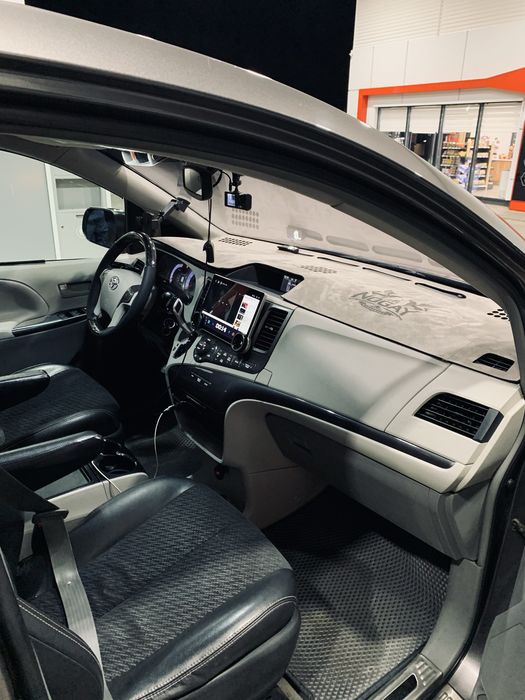 Toyota sienna 2011