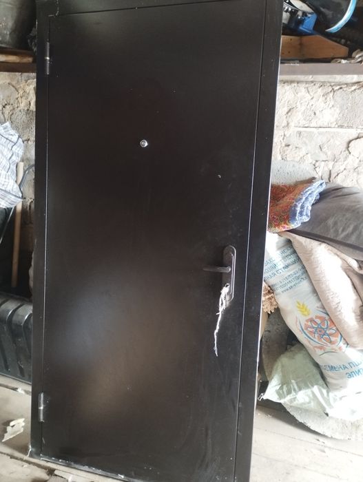 Продам входную дверь