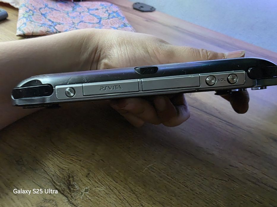 PS Vita Slim (прошитая, 64 гб)