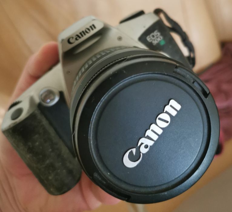 Obiectiv Canon EF 28-80mm f/3.5-5.6 cu capac original + aparat foto bonus