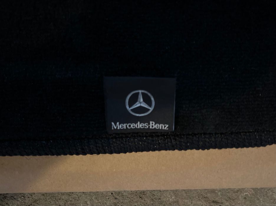 Оригинална мокетна стелка за багажник Mercedes w205