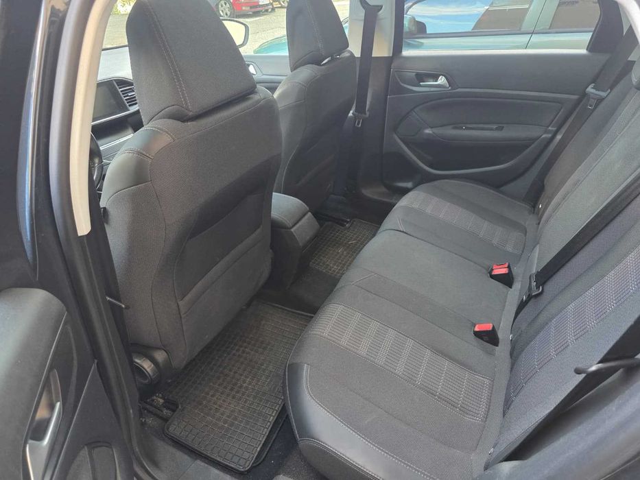 Masina Peugeot 308 Pure Tech 1.2 Benzina