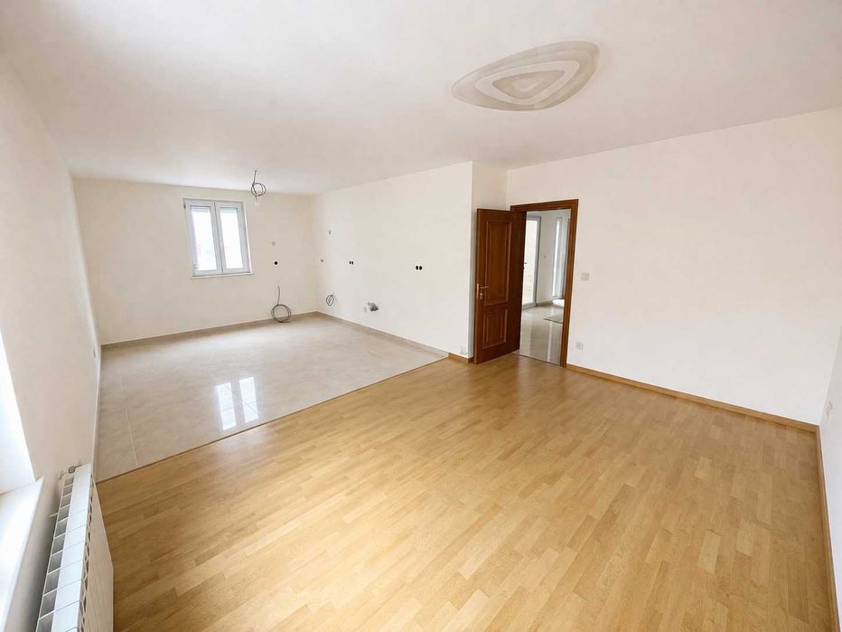 Дава се под наем Офис в Пловдив, Кършияка - 200 кв.м за 1645.77 € - Снимка #6