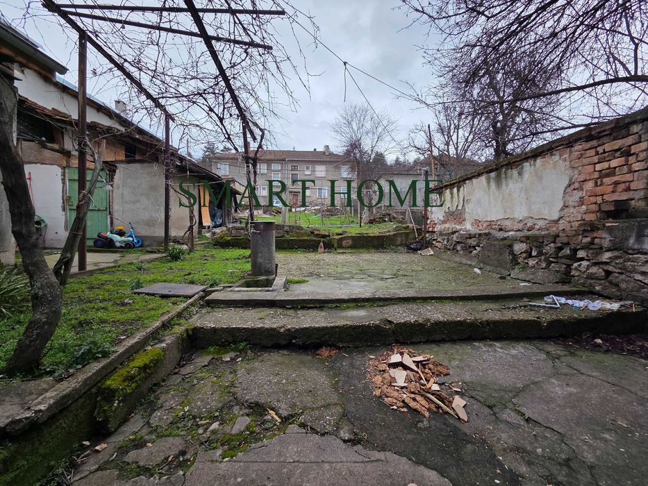 Едноетажна къща на гара Горна Оряховица!