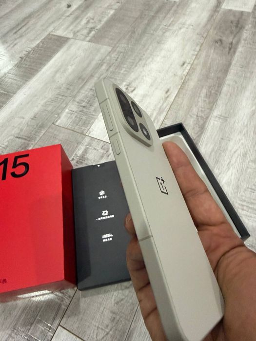 OnePlus 15.  256Gb