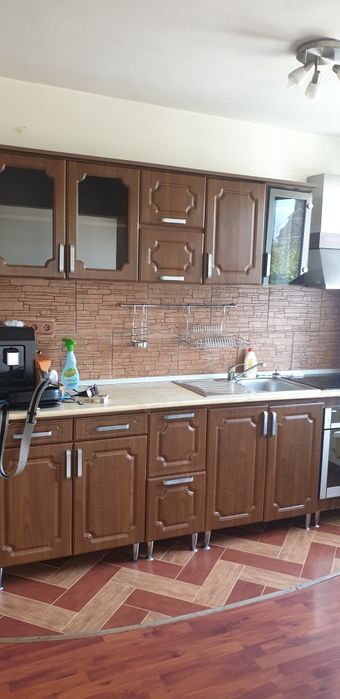 Dau in chirie apartament cu 3 camere