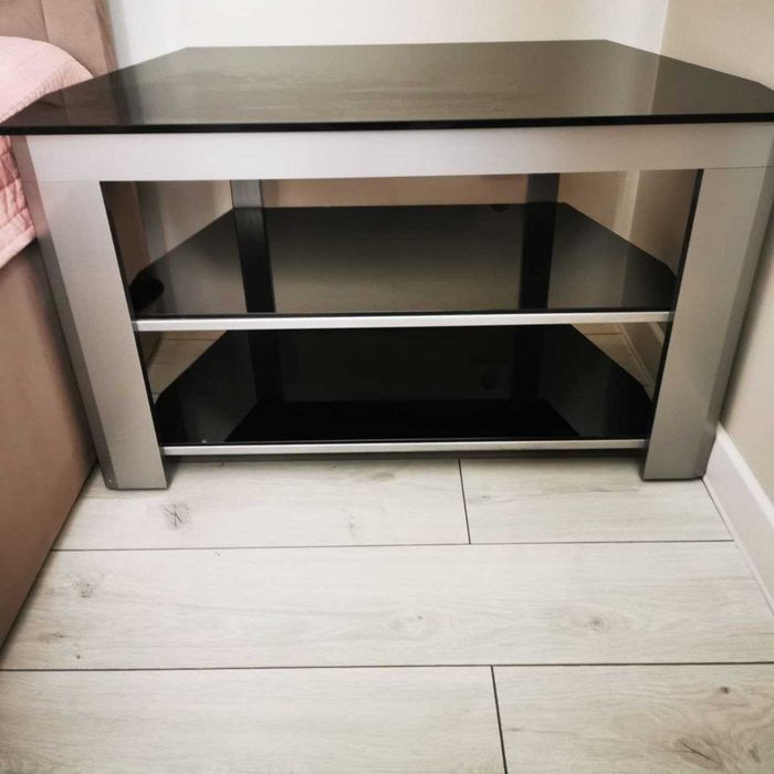 Продам ТВ столик