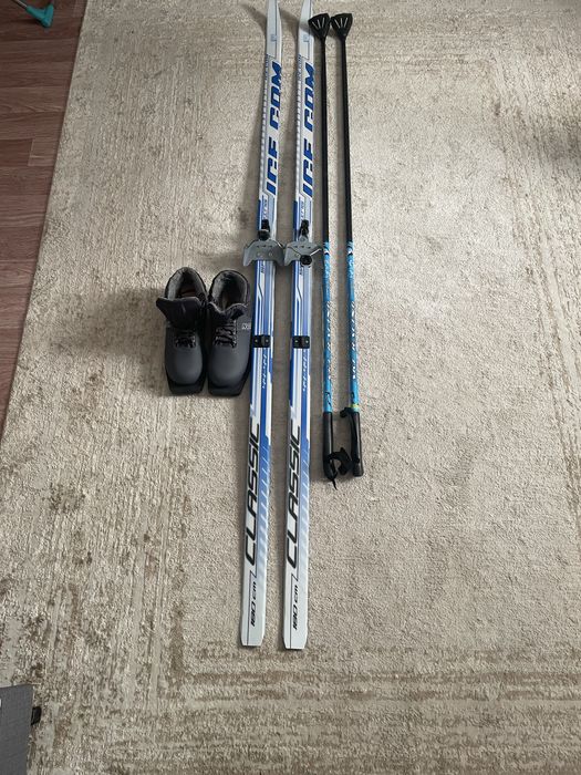 Продам новые лыжи размер 38