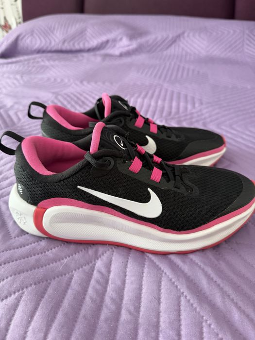 Маратонки Nike 37.5 номер