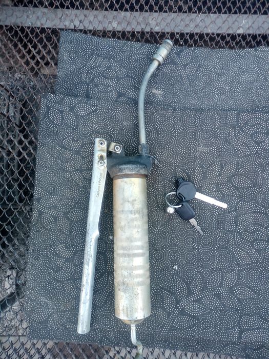 Продам шприц плунжерный для смазки