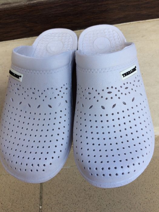 Бели чехли (гумени)