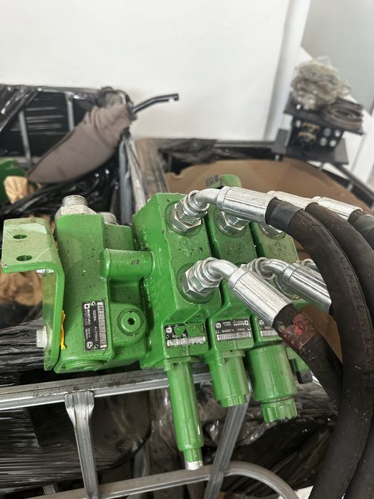 Distribuitor John Deere AL211999