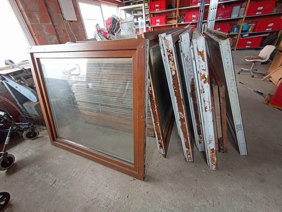 Vând geamuri termopan și hotă