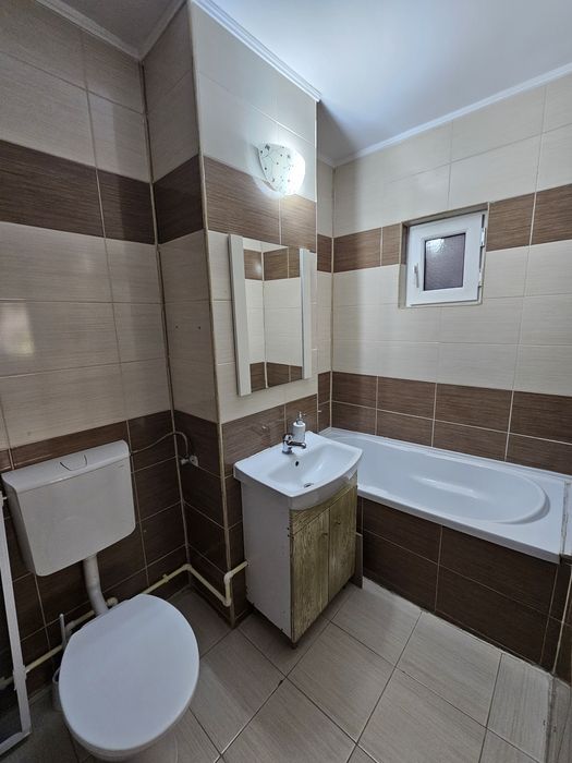 Inchiriez apartament