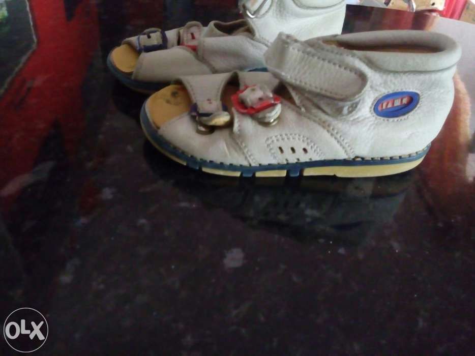 Продам детские ботиночки