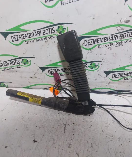 Capsa centura scaun dreapta fata teaca Ford Focus 2008