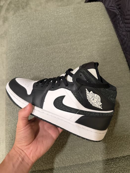 Новый Оригинальные Air Jordan 1 Mid SE Panda Elephant, размер 42.5