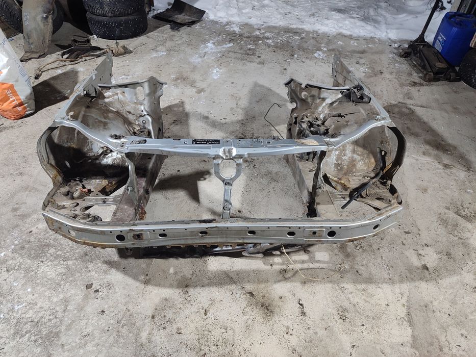 Задний крыло телевизор на Мерседес W210