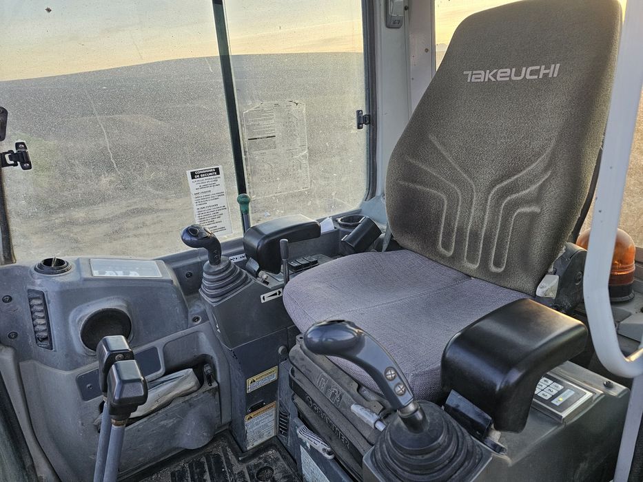 Vând Miniexcavator takeuchi tb 228 2800kg