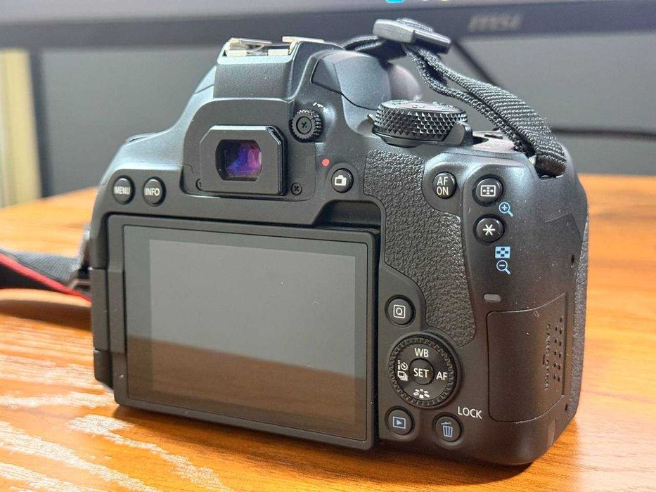 Canon EOS 850D sotiladi