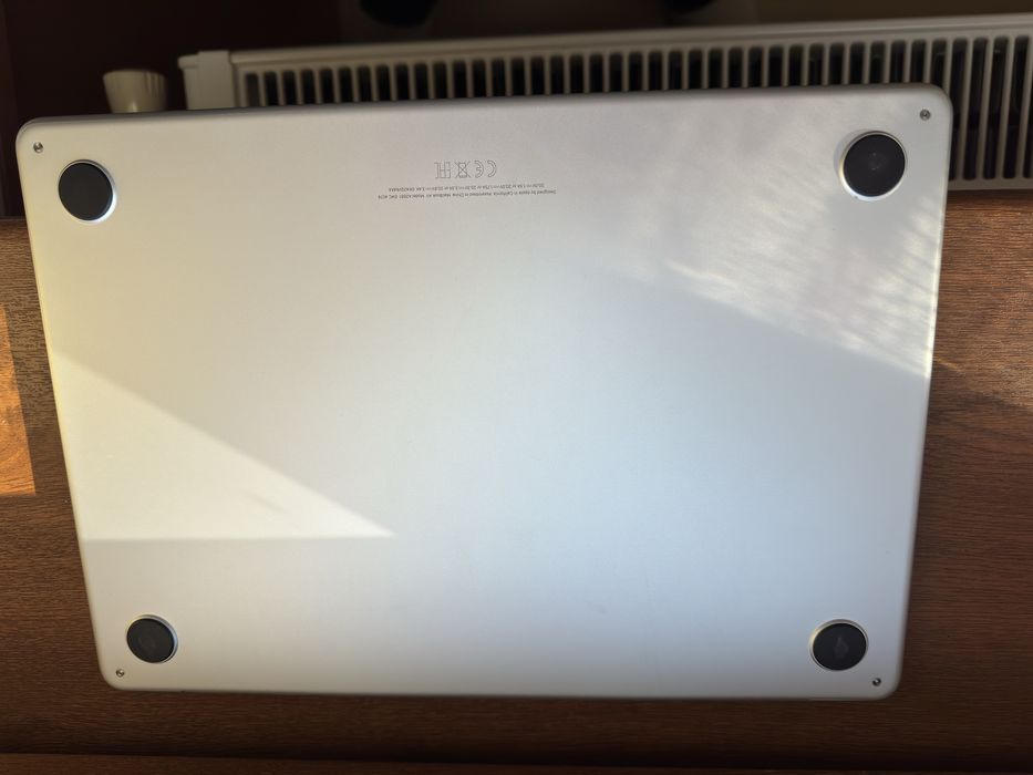 2024 Macbook Air M2 8GB/256SSD silver factura istyle