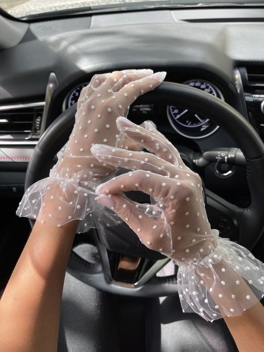 Продам перчатки в сетку , в горох !