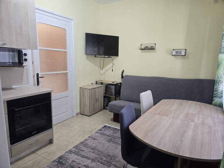 Дава се под наем Тристаен апартамент в Бургас, Център - 70 кв.м за 510 € - Снимка #1