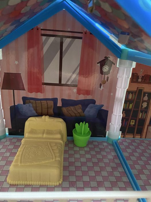 Кукольный домик с мебелью