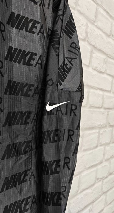 NIKE Дамско яке за спорт с качулка тичане / бягане размер S
