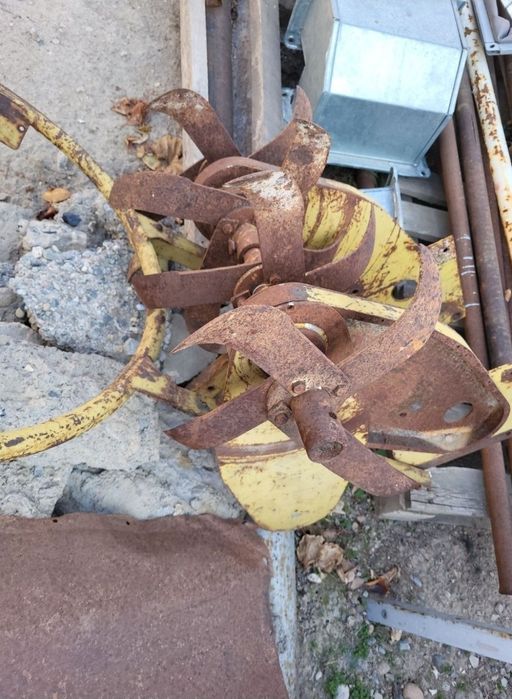 Продам культиватор на запчасти.