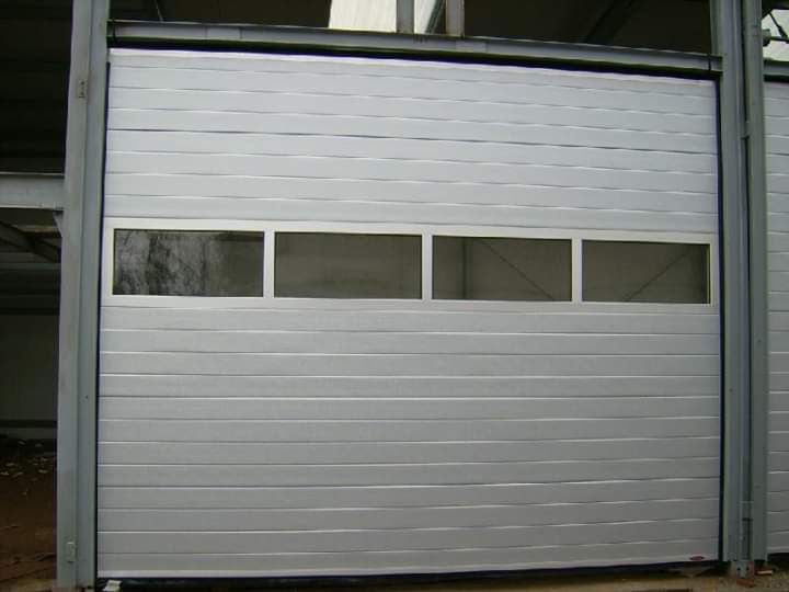Usi de garaj sectionale