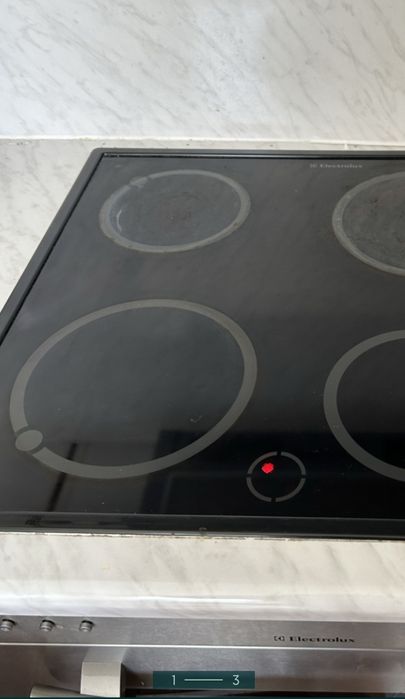 Керамичен плот Electrolux.