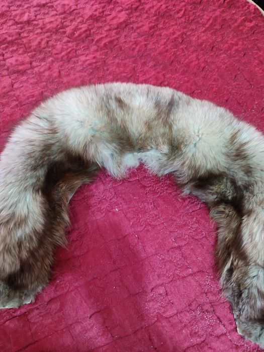 Продам 2 воротника, песец и норка