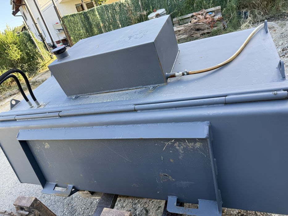 Четка за мини челен товарач