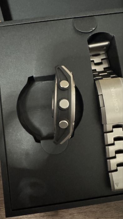 Garmin Fenix 8 amoled safir titan