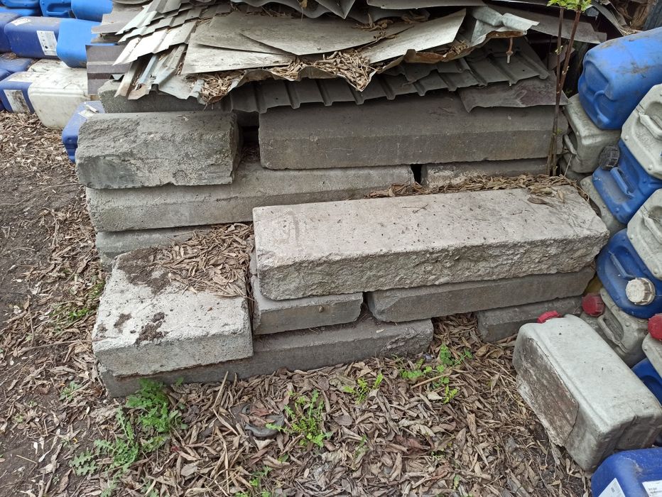 Бордюрный камень