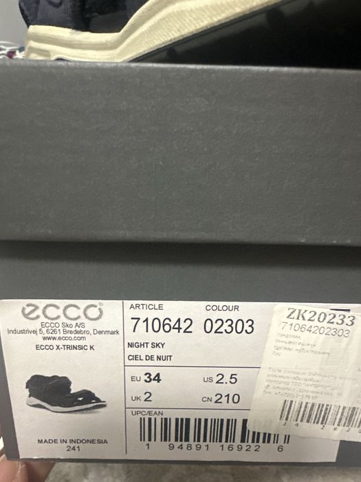 Продам детские сандалии