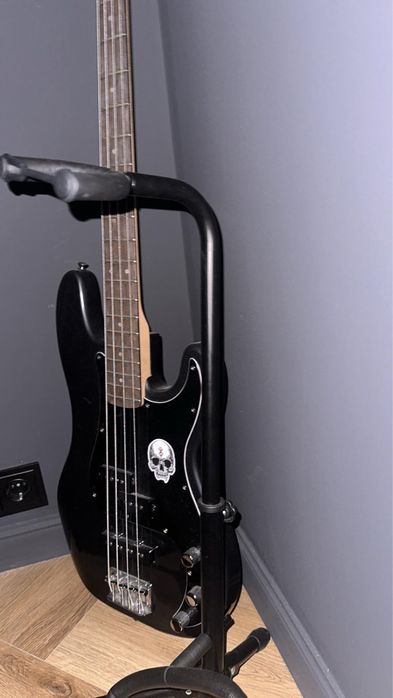Гитара  Fender Precision Bass