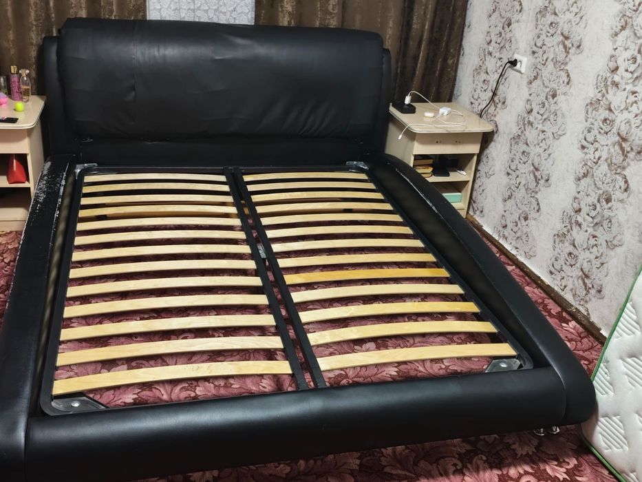 Продам кровать с матрасом