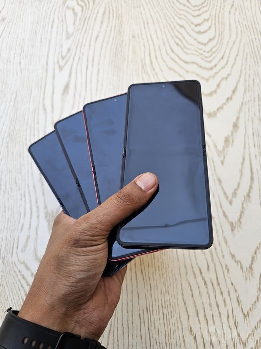Samsung Galaxy Z Flip7. (5G) OzU 12/256 GB. Sim va E sim imeka o'tkan