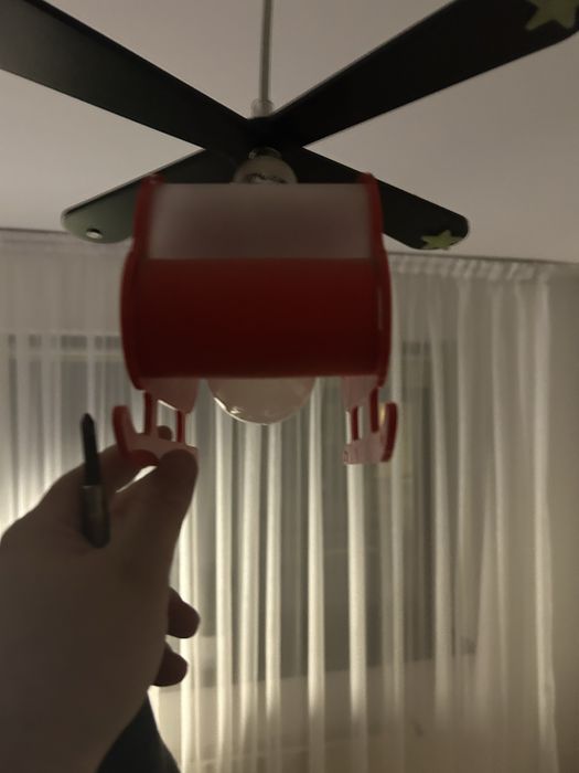 Lustra (lampa) elicopter camera copii .!