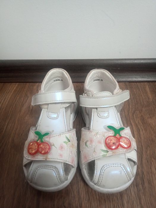 Детски сандали за момиче