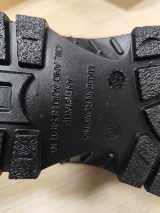 Работни защитни обувки