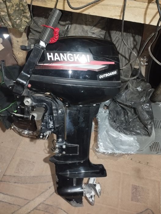 Лодка с мотором .