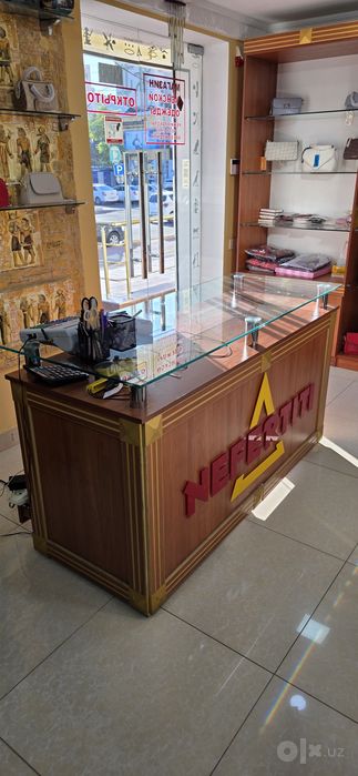 Мебель для магазина в хорошем состоянии